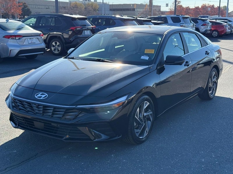 Hyundai Elantra Vehicle Image 08