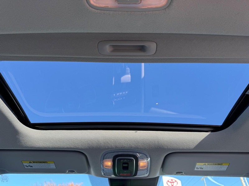 Hyundai Elantra Vehicle Image 11