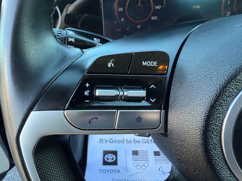 Hyundai Elantra Vehicle Image 14