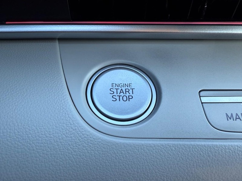 Hyundai Elantra Vehicle Image 16