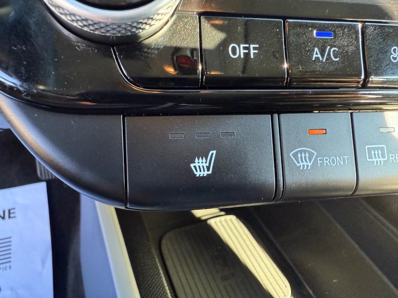 Hyundai Elantra Vehicle Image 17