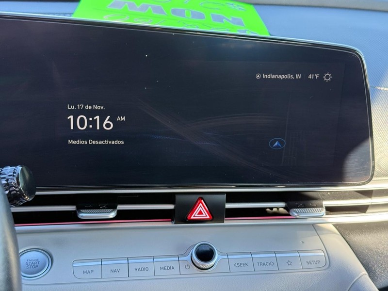 Hyundai Elantra Vehicle Image 18