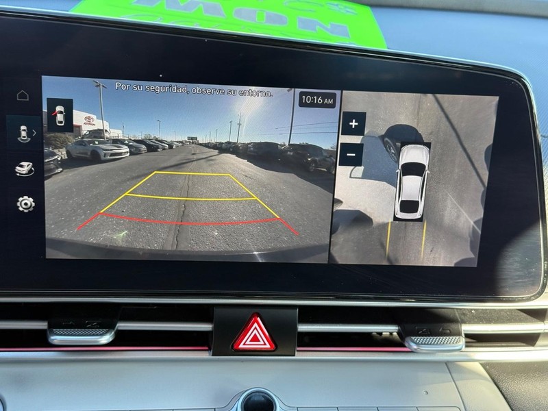 Hyundai Elantra Vehicle Image 19