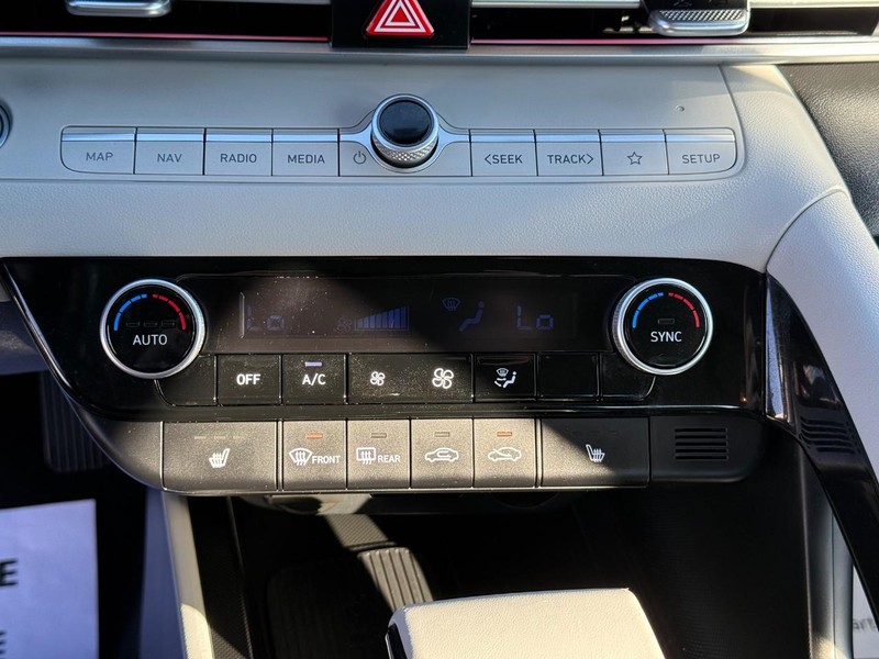 Hyundai Elantra Vehicle Image 20