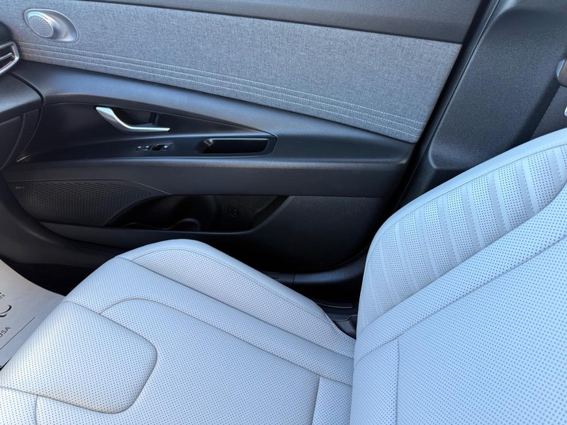 Hyundai Elantra Vehicle Image 22