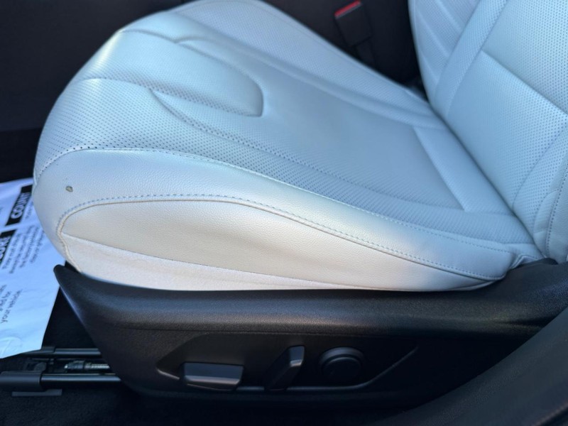 Hyundai Elantra Vehicle Image 26