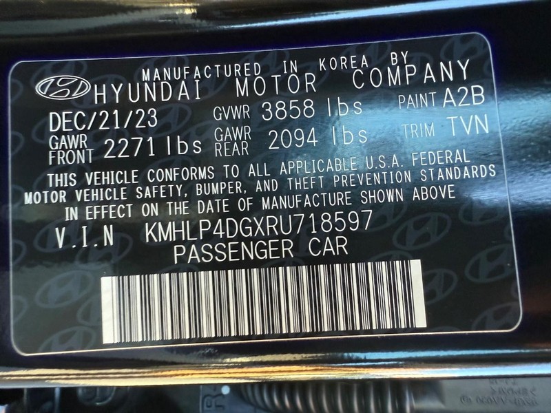 Hyundai Elantra Vehicle Image 27