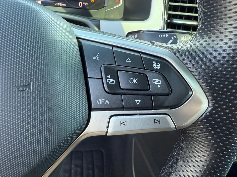 Volkswagen Atlas Cross Sport Vehicle Image 16