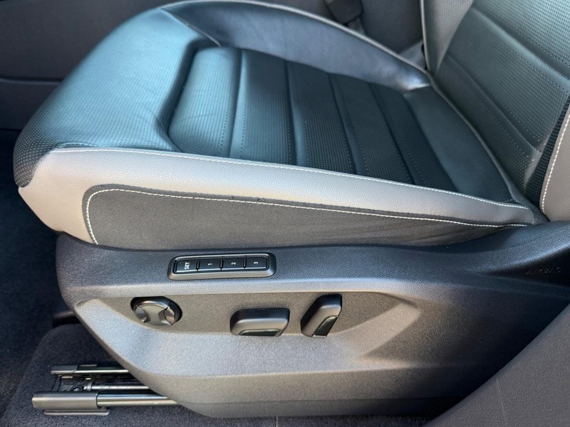 Volkswagen Atlas Cross Sport Vehicle Image 28