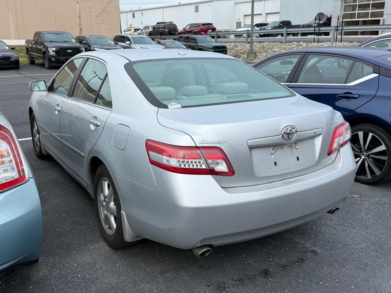 Toyota Camry Vehicle Image 03