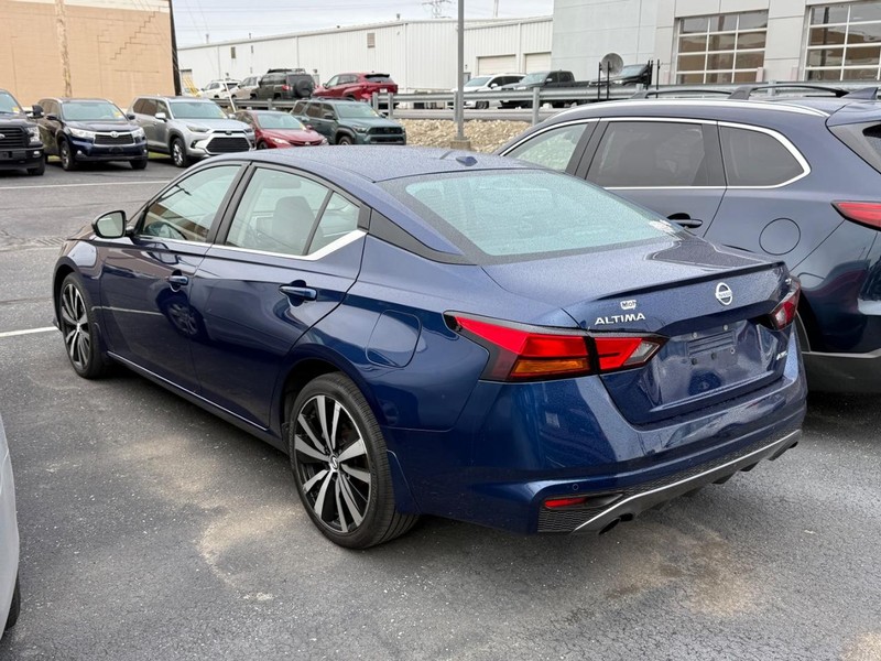 Nissan Altima Vehicle Image 03