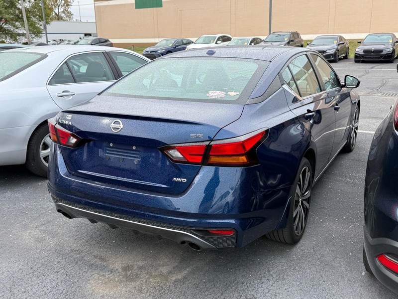 Nissan Altima Vehicle Image 04