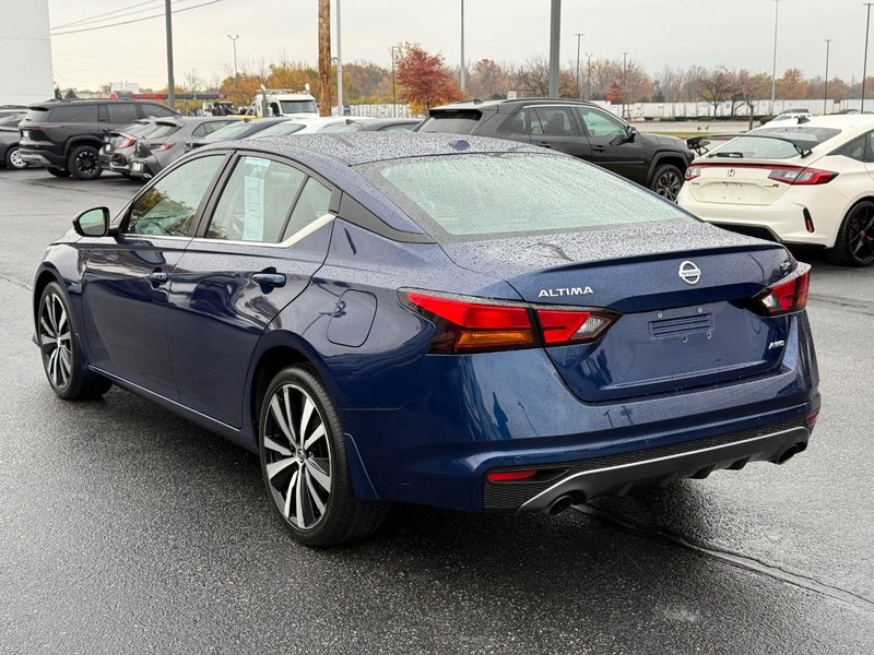 Nissan Altima Vehicle Image 05