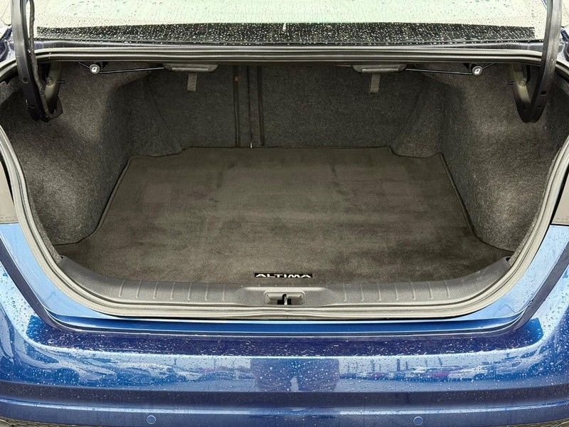 Nissan Altima Vehicle Image 07