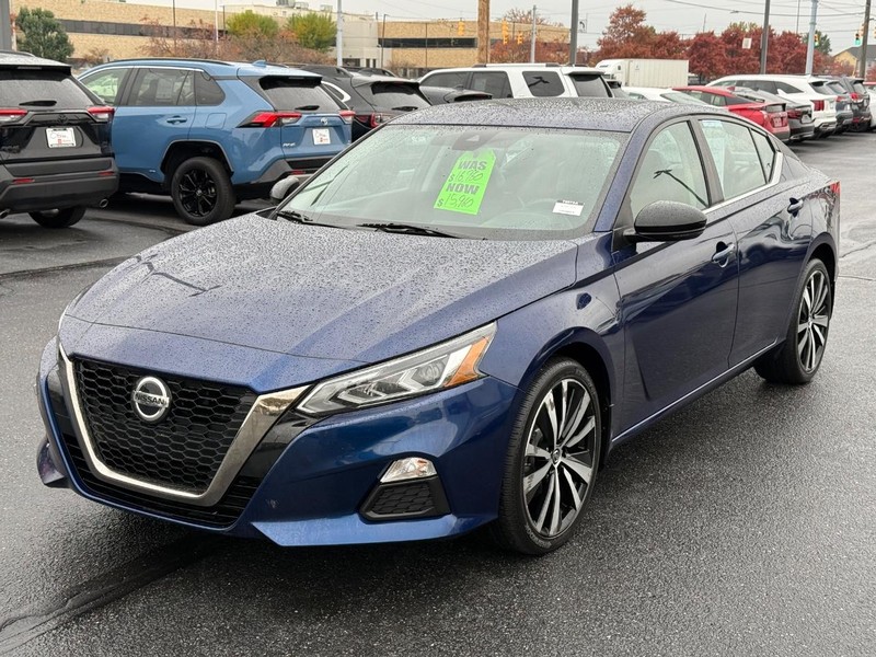 Nissan Altima Vehicle Image 08