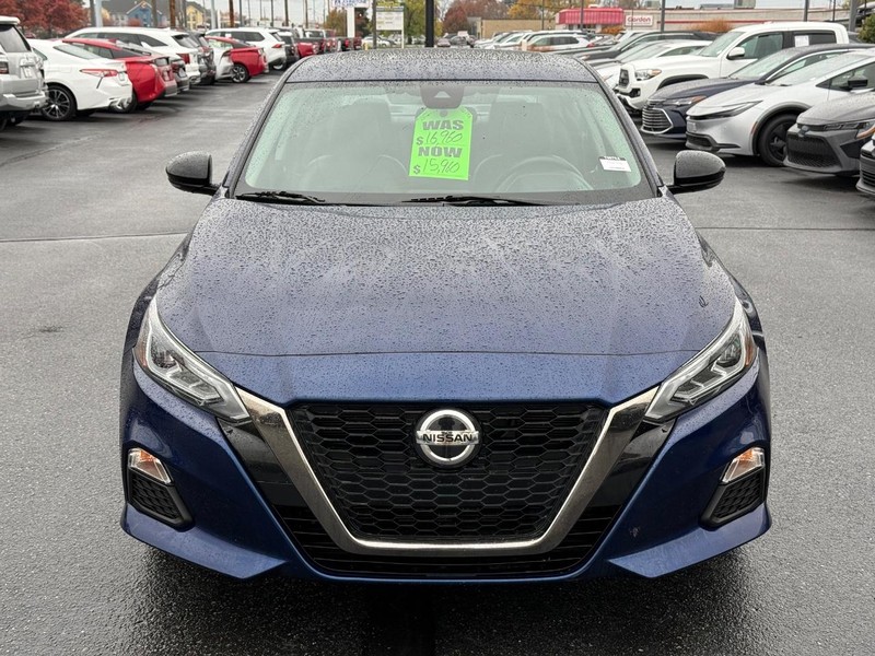 Nissan Altima Vehicle Image 09