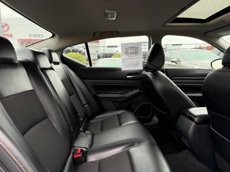 Nissan Altima Vehicle Image 10