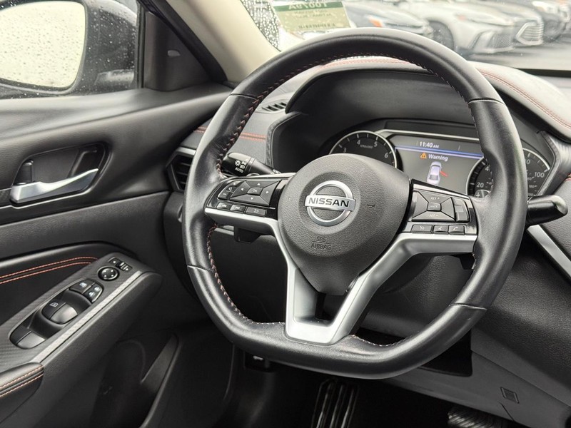 Nissan Altima Vehicle Image 13