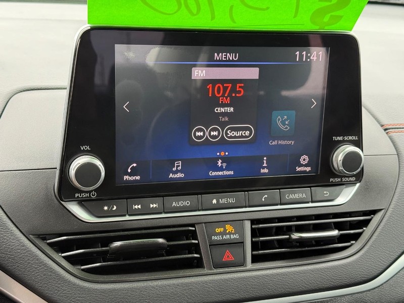 Nissan Altima Vehicle Image 18