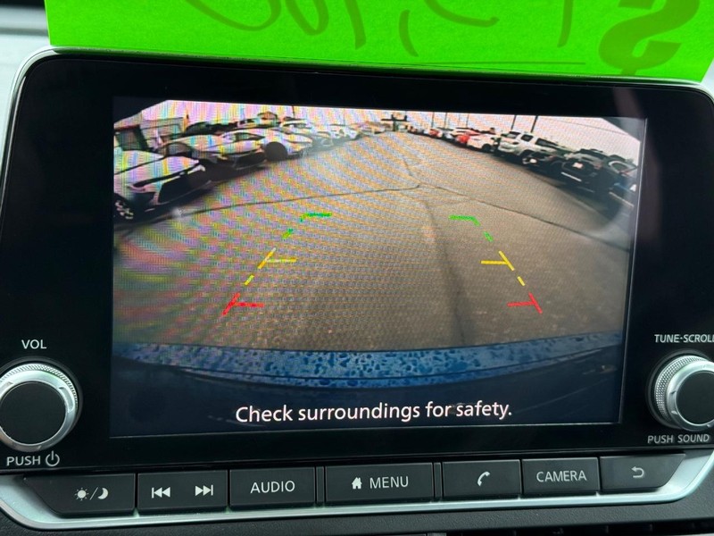 Nissan Altima Vehicle Image 19