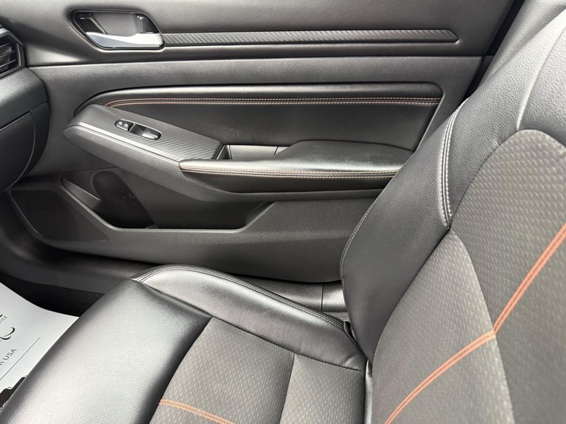 Nissan Altima Vehicle Image 22