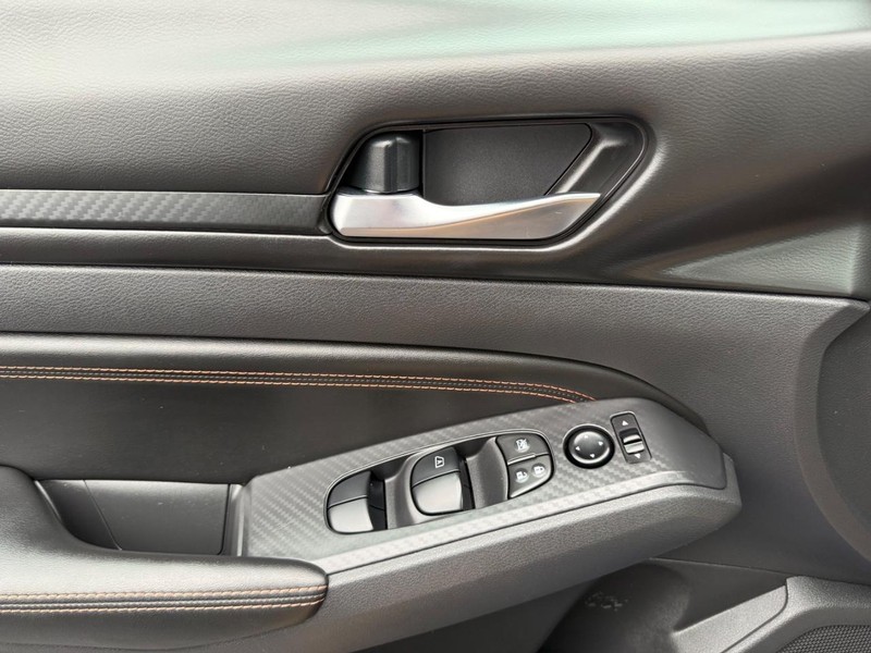 Nissan Altima Vehicle Image 26