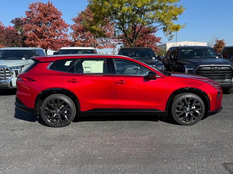 Toyota Crown Signia Vehicle Image 02