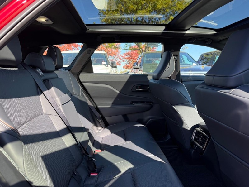 Toyota Crown Signia Vehicle Image 04