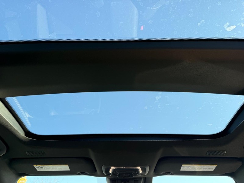 Toyota Crown Signia Vehicle Image 05