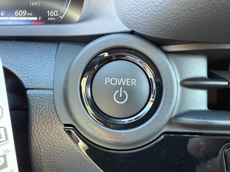 Toyota Crown Signia Vehicle Image 10