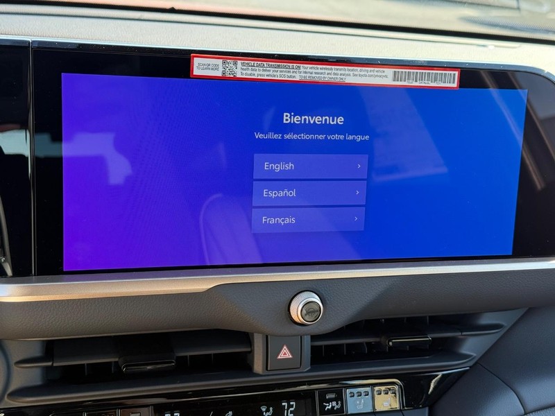 Toyota Crown Signia Vehicle Image 12