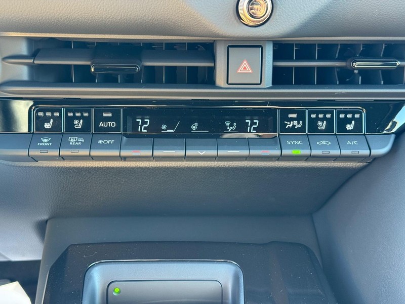 Toyota Crown Signia Vehicle Image 14