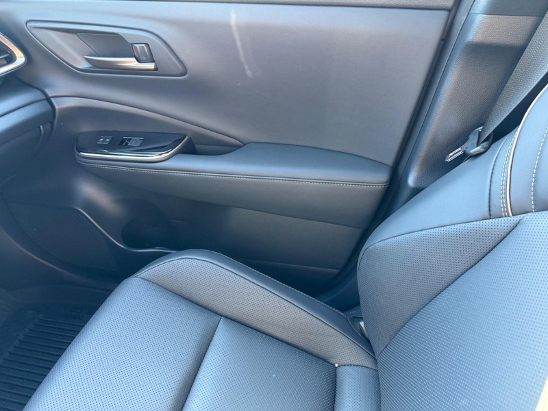 Toyota Crown Signia Vehicle Image 16