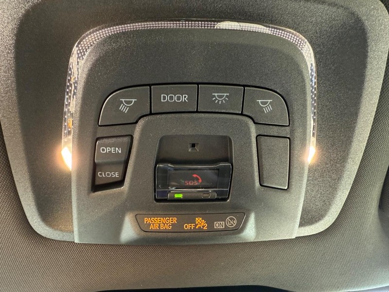 Toyota Crown Signia Vehicle Image 17