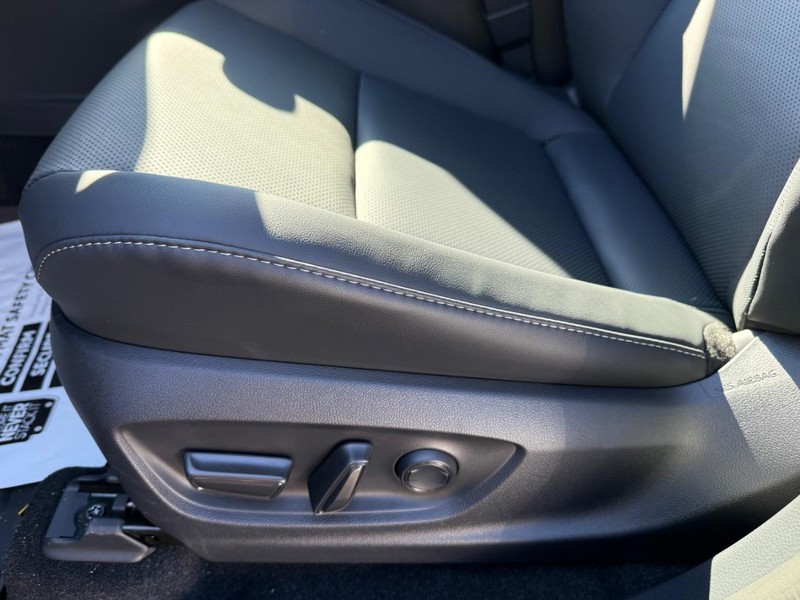 Toyota Crown Signia Vehicle Image 21