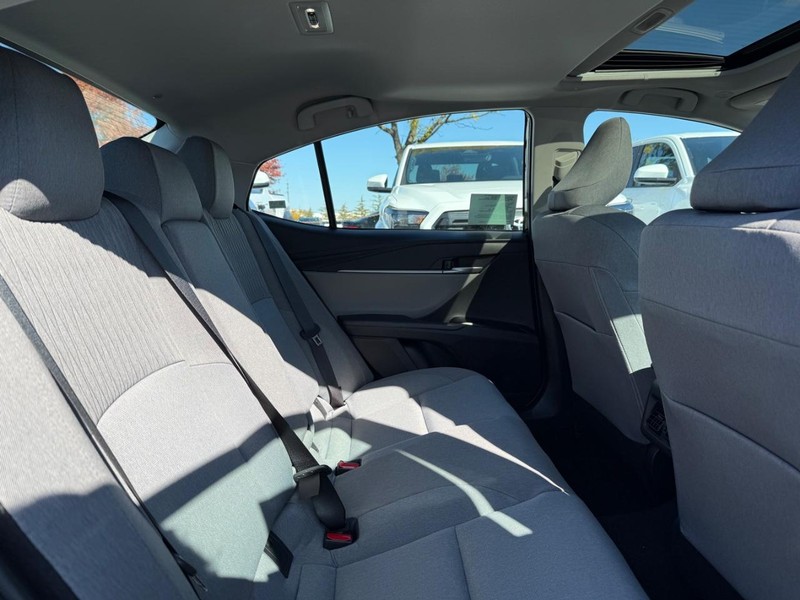 Toyota Camry Vehicle Image 04