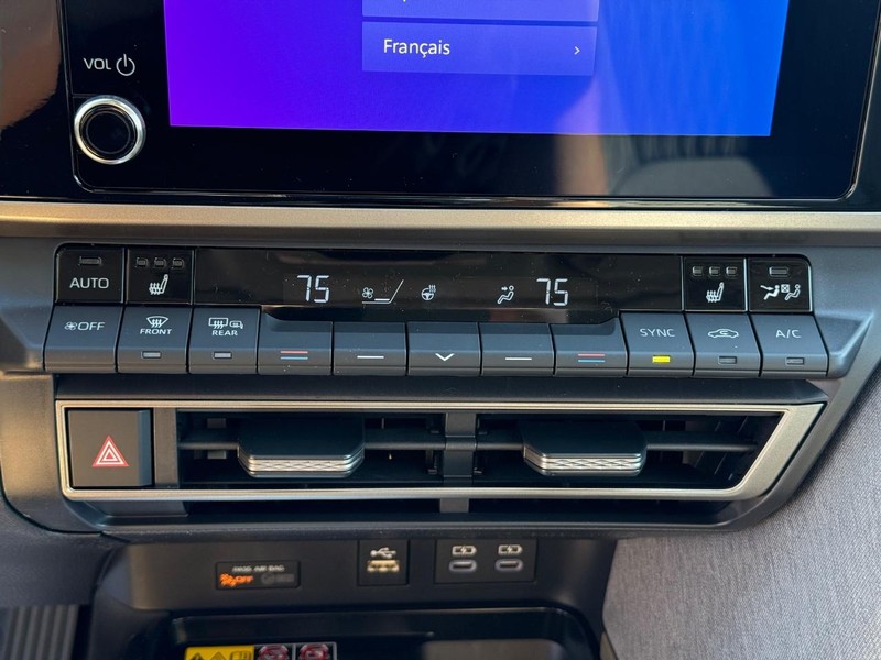 Toyota Camry Vehicle Image 14