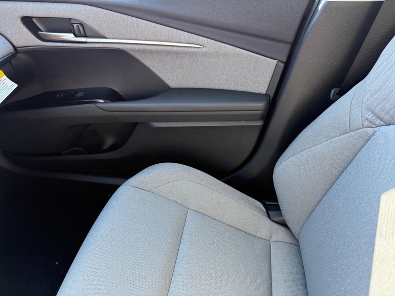 Toyota Camry Vehicle Image 16