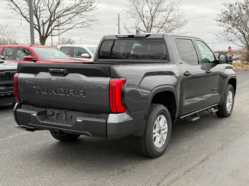 Toyota Tundra 4WD Vehicle Image 03