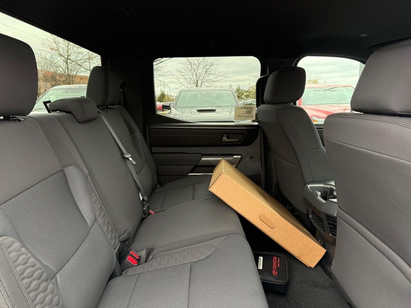 Toyota Tundra 4WD Vehicle Image 04