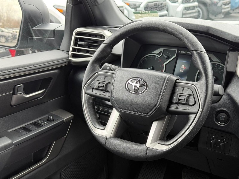 Toyota Tundra 4WD Vehicle Image 06