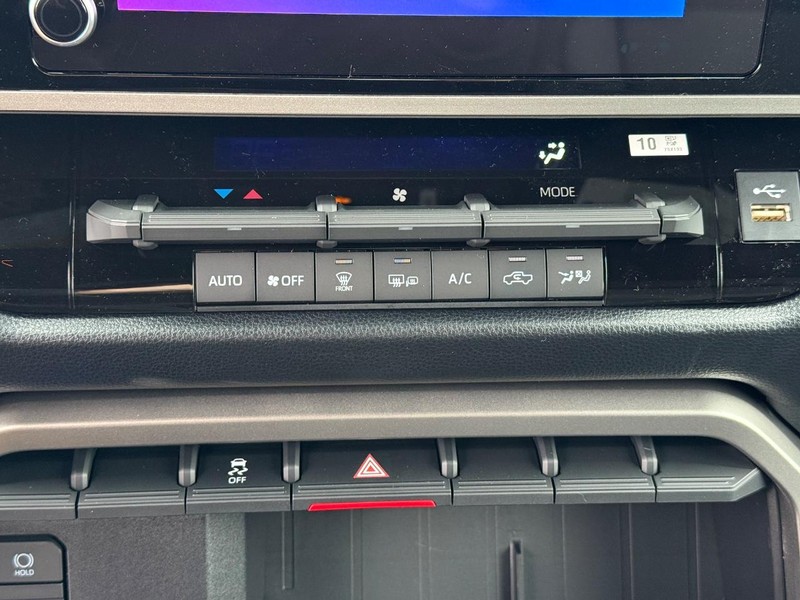 Toyota Tundra 4WD Vehicle Image 12