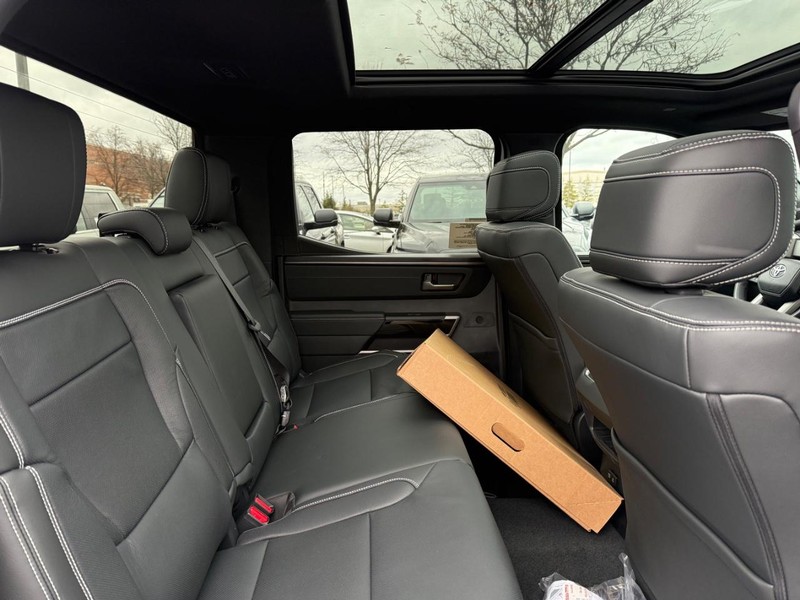 Toyota Tundra 4WD Vehicle Image 04