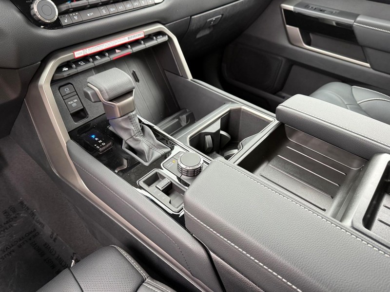 Toyota Tundra 4WD Vehicle Image 15