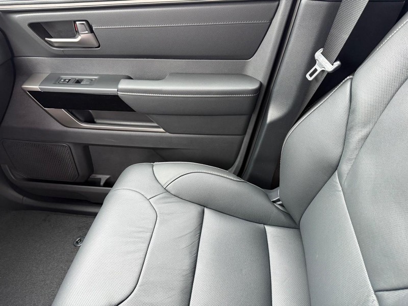 Toyota Tundra 4WD Vehicle Image 16