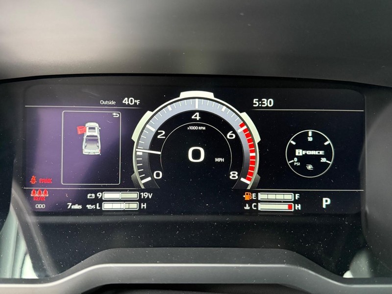 Toyota Tundra 4WD Vehicle Image 18