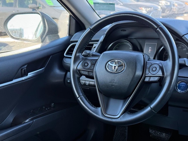 Toyota Camry Vehicle Image 12