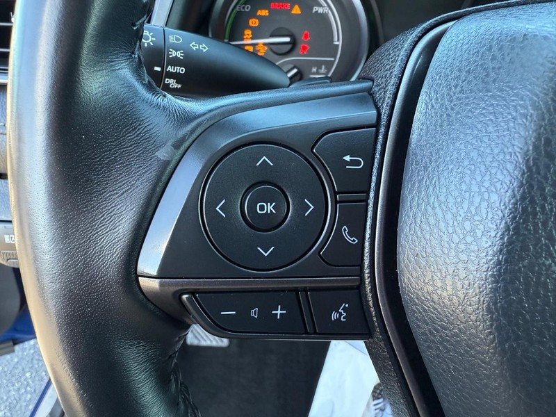 Toyota Camry Vehicle Image 13