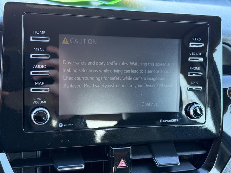 Toyota Camry Vehicle Image 16