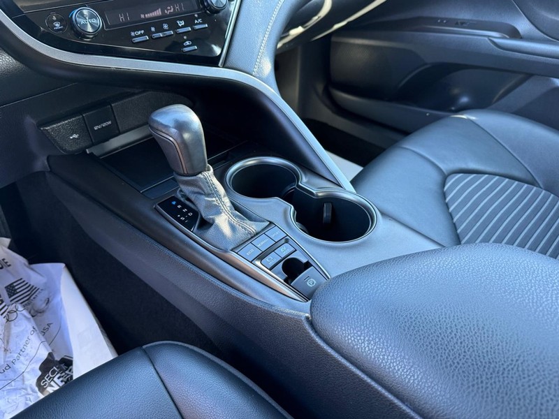 Toyota Camry Vehicle Image 19